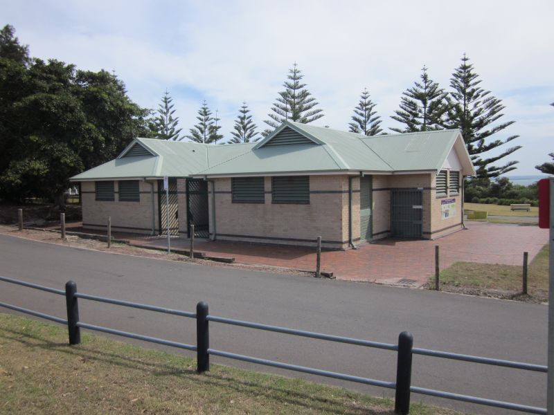 Yarra Bay Amenities West Elevation 