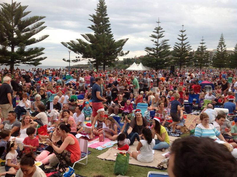 Christmas carols in Goldstein Reserve